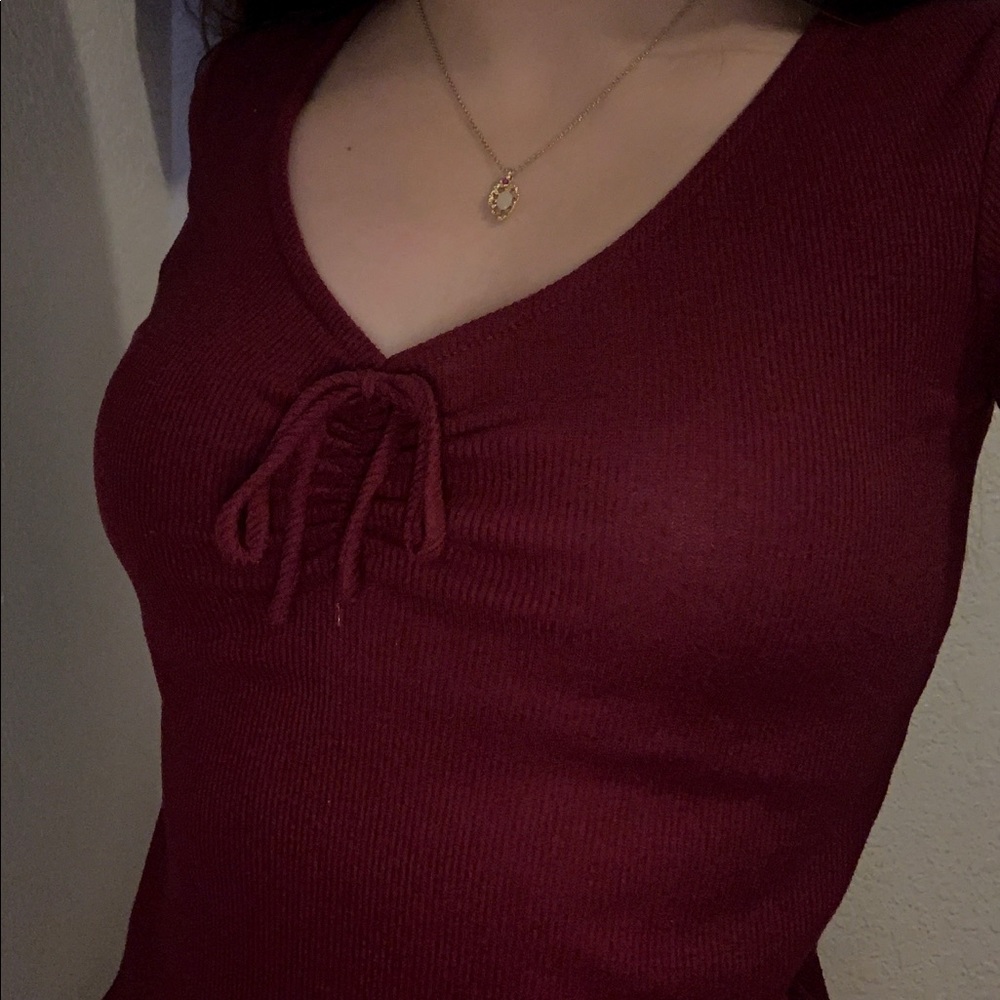 Burgundy bow tie v-neck shirt <33